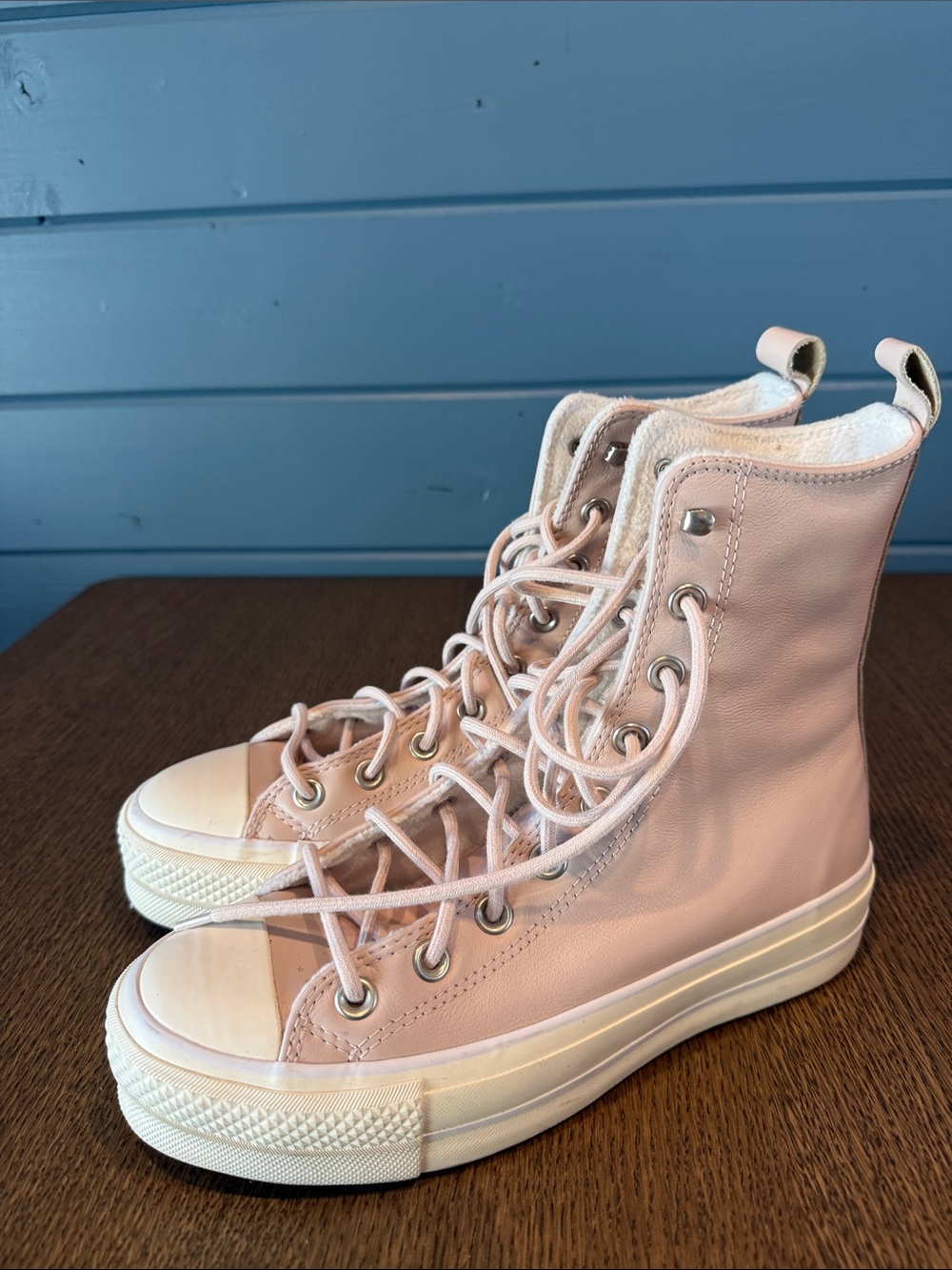 Converse Xhi Women’s size 8